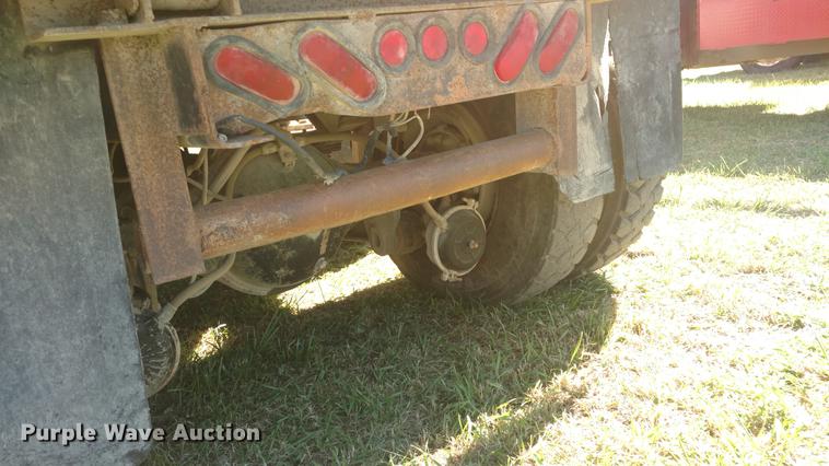 image for item DF9805 1981 Peterbilt 359 dump truck