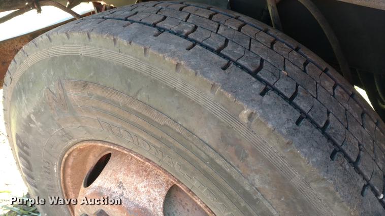 image for item DF9805 1981 Peterbilt 359 dump truck