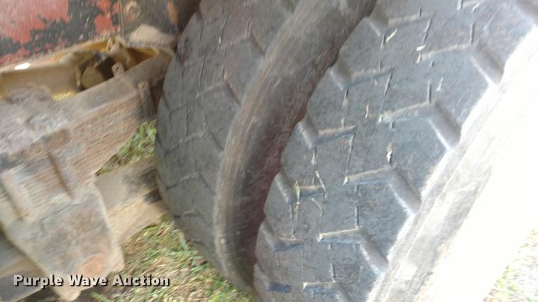 image for item DF9805 1981 Peterbilt 359 dump truck