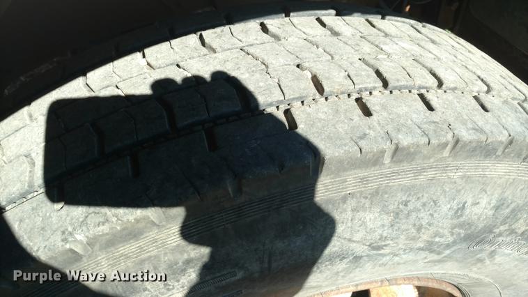 image for item DF9805 1981 Peterbilt 359 dump truck