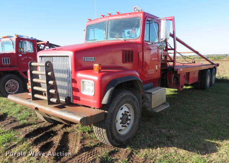 image for item DF9806 1999 International Paystar 5000 oilfield rig up tandem truck
