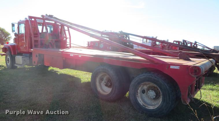image for item DF9806 1999 International Paystar 5000 oilfield rig up tandem truck