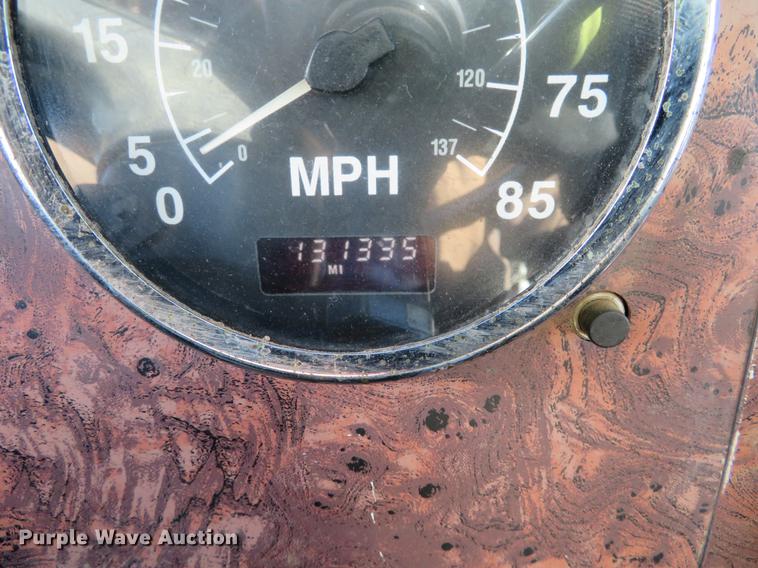 image for item DF9806 1999 International Paystar 5000 oilfield rig up tandem truck