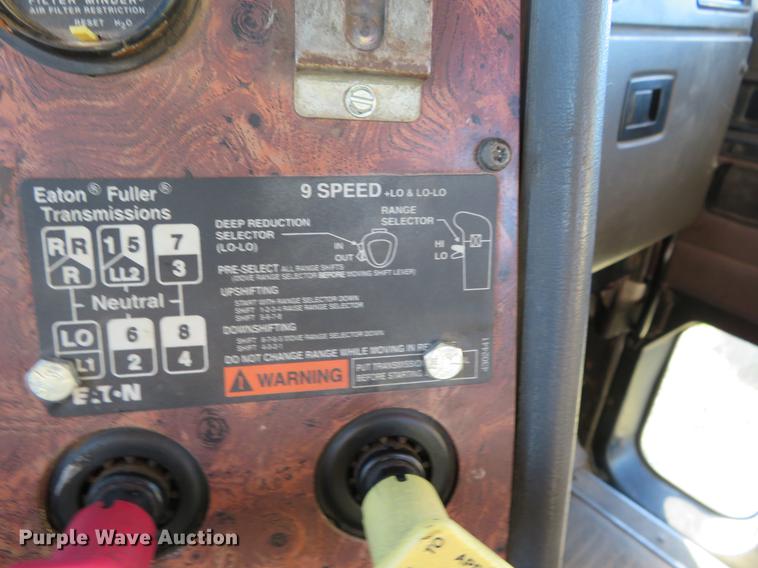 image for item DF9806 1999 International Paystar 5000 oilfield rig up tandem truck