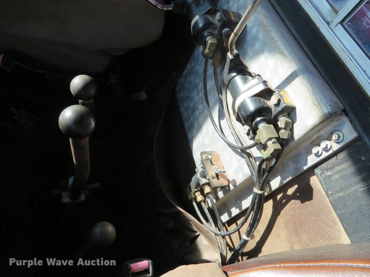 image for item DF9806 1999 International Paystar 5000 oilfield rig up tandem truck