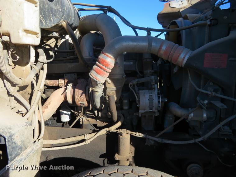 image for item DF9806 1999 International Paystar 5000 oilfield rig up tandem truck