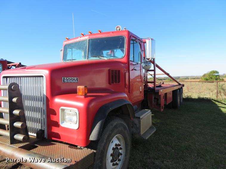 image for item DF9806 1999 International Paystar 5000 oilfield rig up tandem truck