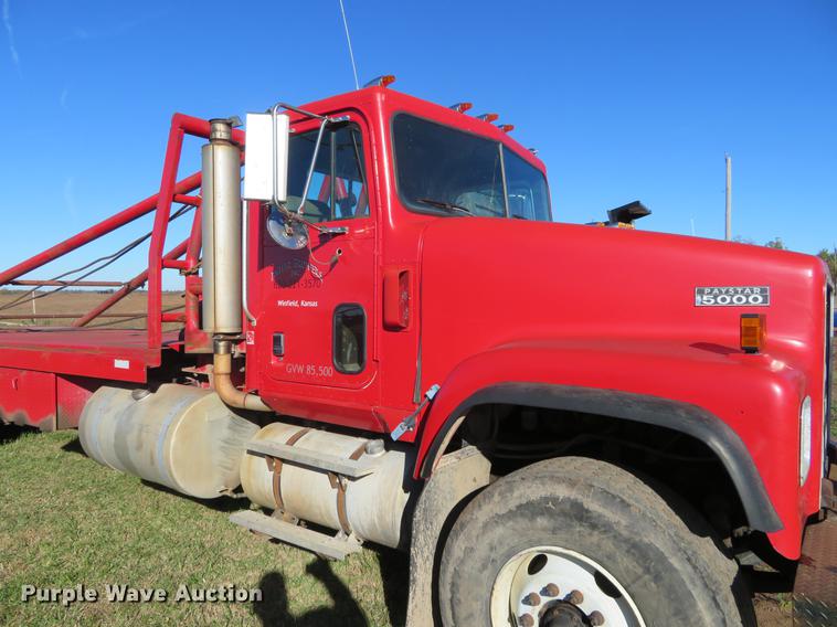 image for item DF9806 1999 International Paystar 5000 oilfield rig up tandem truck