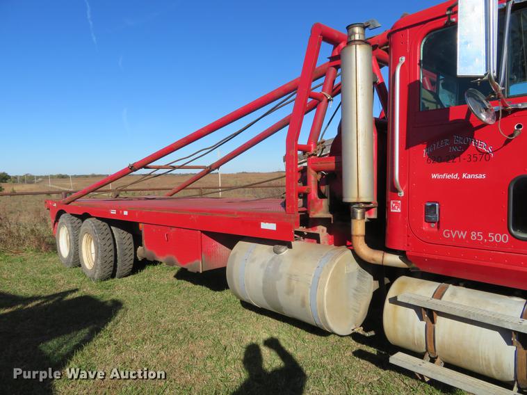 image for item DF9806 1999 International Paystar 5000 oilfield rig up tandem truck