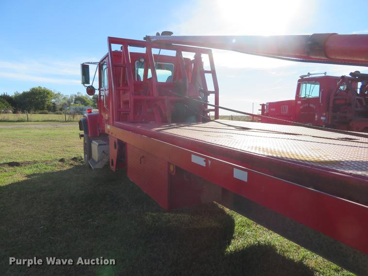 image for item DF9806 1999 International Paystar 5000 oilfield rig up tandem truck