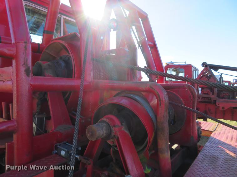 image for item DF9806 1999 International Paystar 5000 oilfield rig up tandem truck