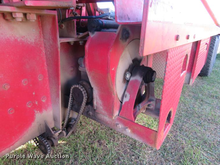 image for item DF9806 1999 International Paystar 5000 oilfield rig up tandem truck