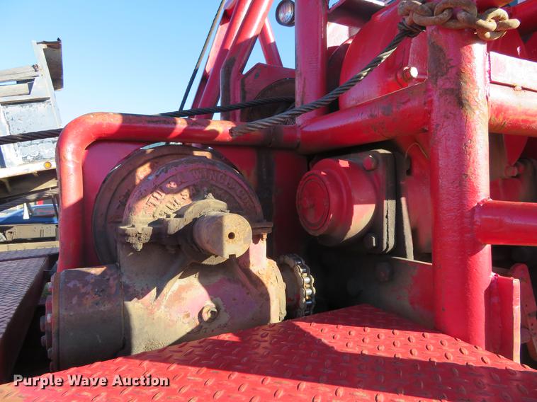 image for item DF9806 1999 International Paystar 5000 oilfield rig up tandem truck