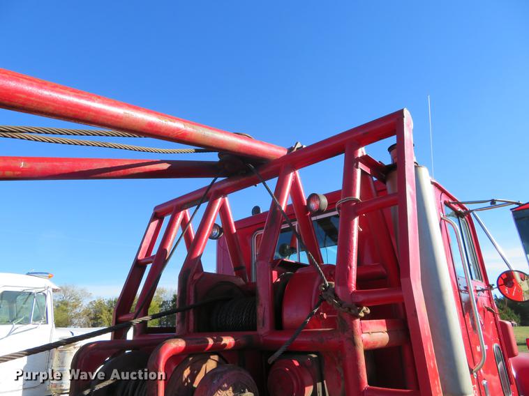 image for item DF9806 1999 International Paystar 5000 oilfield rig up tandem truck