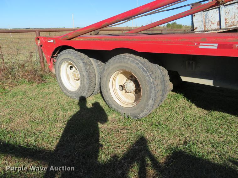 image for item DF9806 1999 International Paystar 5000 oilfield rig up tandem truck