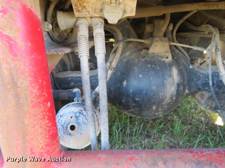 image for item DF9806 1999 International Paystar 5000 oilfield rig up tandem truck