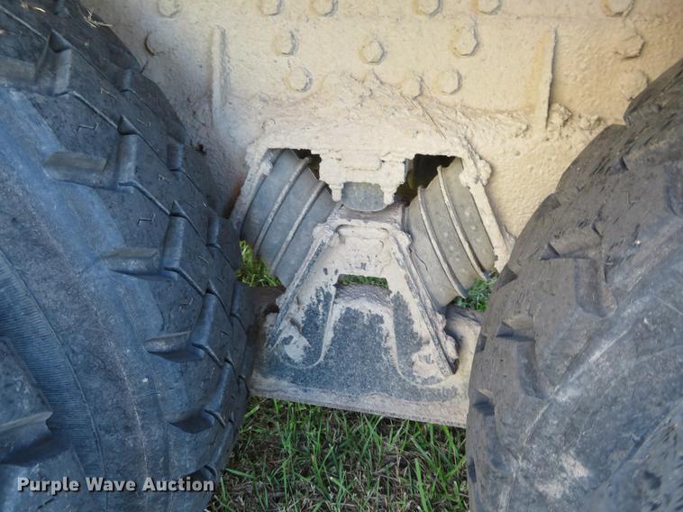 image for item DF9806 1999 International Paystar 5000 oilfield rig up tandem truck