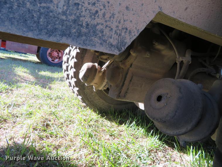 image for item DF9806 1999 International Paystar 5000 oilfield rig up tandem truck