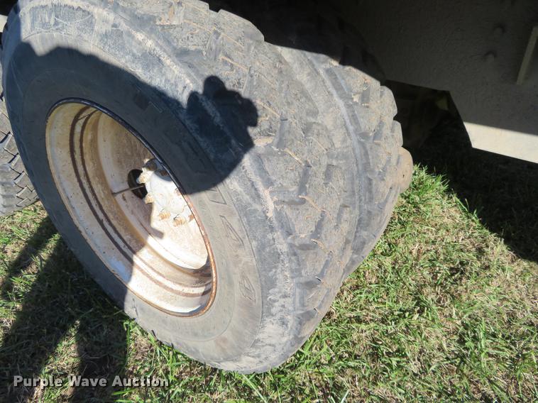 image for item DF9806 1999 International Paystar 5000 oilfield rig up tandem truck