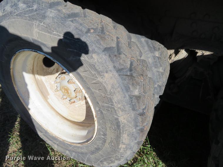 image for item DF9806 1999 International Paystar 5000 oilfield rig up tandem truck