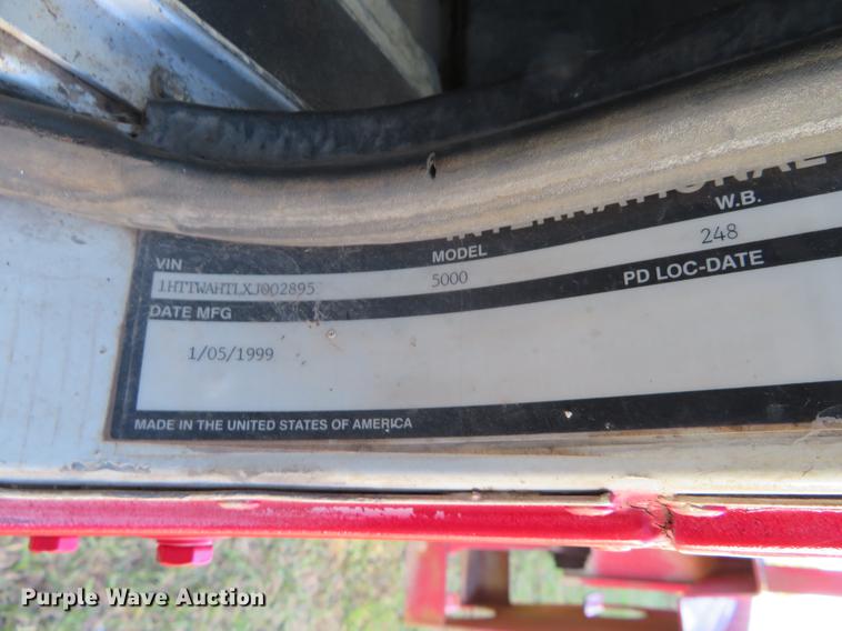 image for item DF9806 1999 International Paystar 5000 oilfield rig up tandem truck