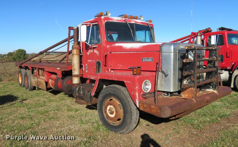 image for item DF9807 1981 International Paystar 5000 oilfield rig up tandem truck