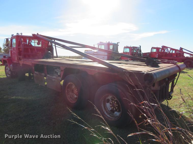 image for item DF9807 1981 International Paystar 5000 oilfield rig up tandem truck