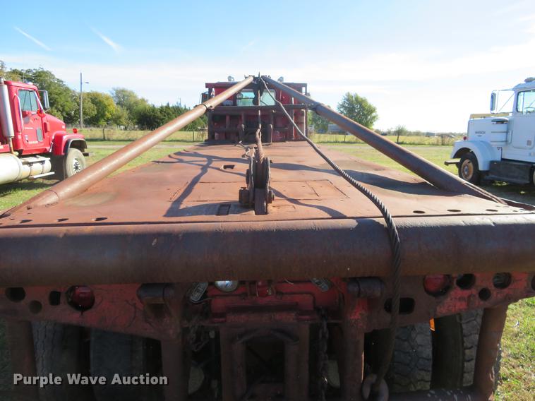 image for item DF9807 1981 International Paystar 5000 oilfield rig up tandem truck