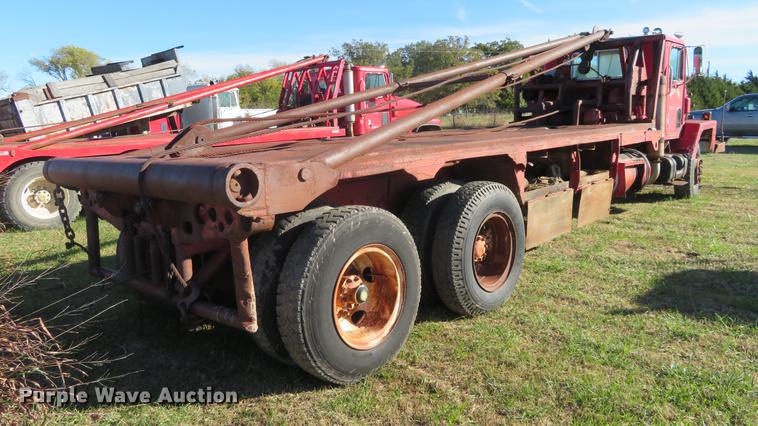 image for item DF9807 1981 International Paystar 5000 oilfield rig up tandem truck