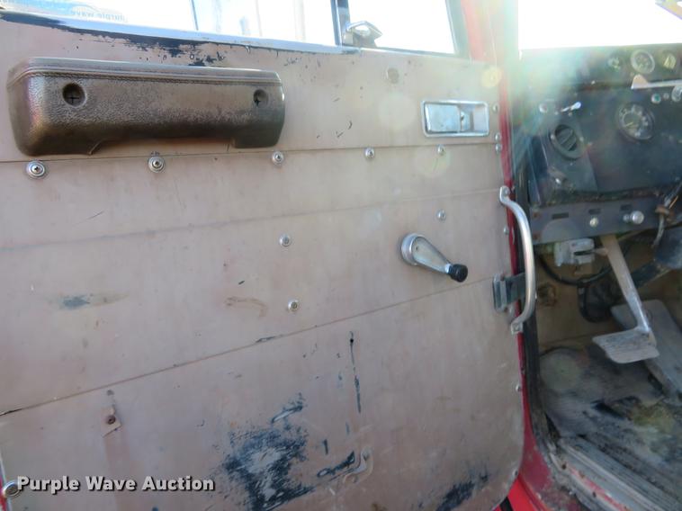 image for item DF9807 1981 International Paystar 5000 oilfield rig up tandem truck