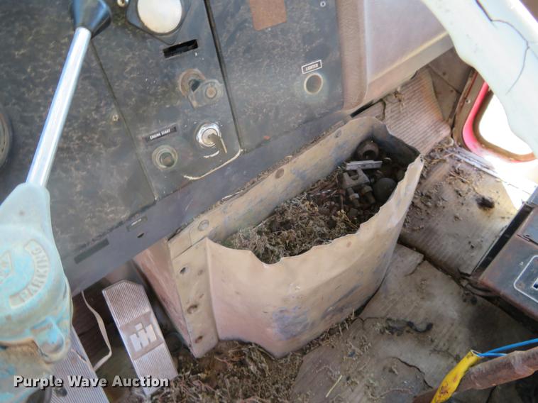 image for item DF9807 1981 International Paystar 5000 oilfield rig up tandem truck