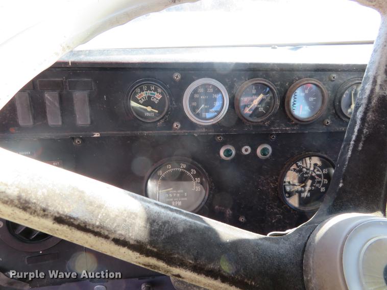 image for item DF9807 1981 International Paystar 5000 oilfield rig up tandem truck