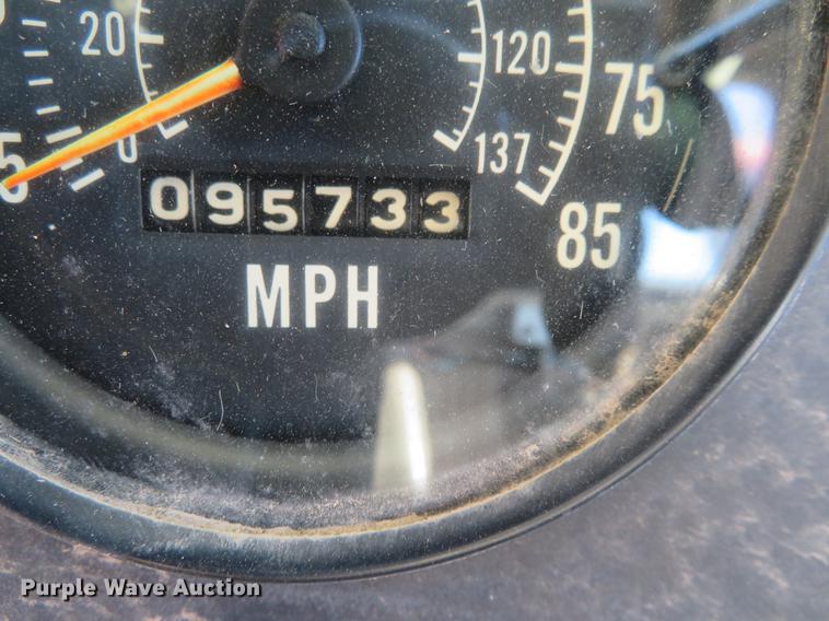 image for item DF9807 1981 International Paystar 5000 oilfield rig up tandem truck