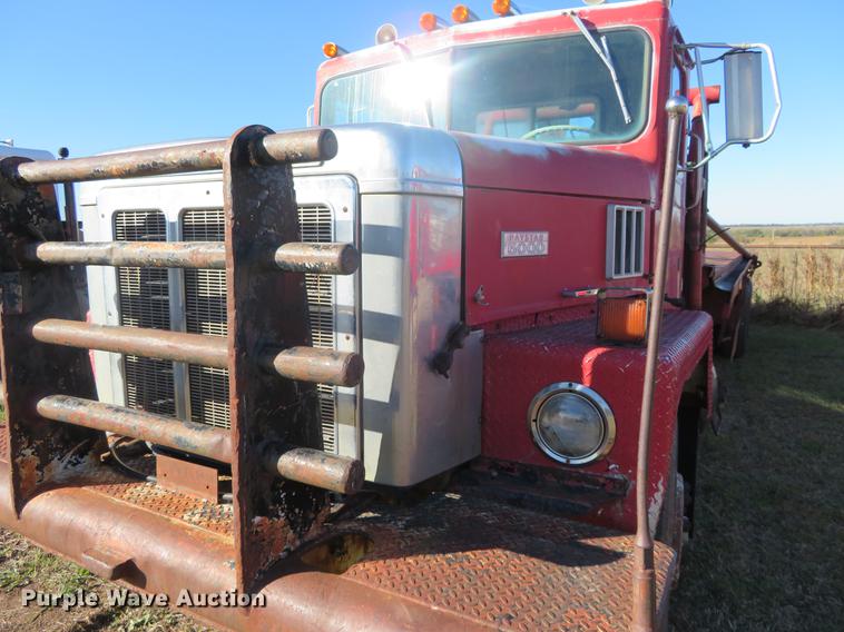 image for item DF9807 1981 International Paystar 5000 oilfield rig up tandem truck