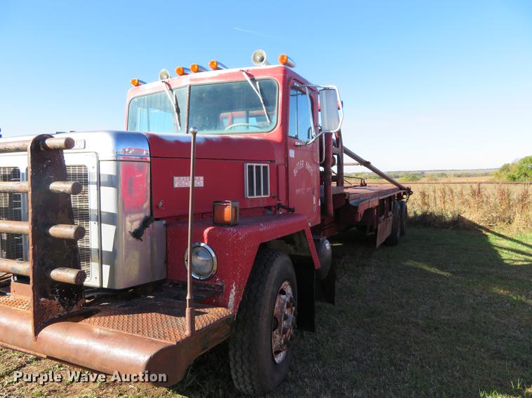 image for item DF9807 1981 International Paystar 5000 oilfield rig up tandem truck