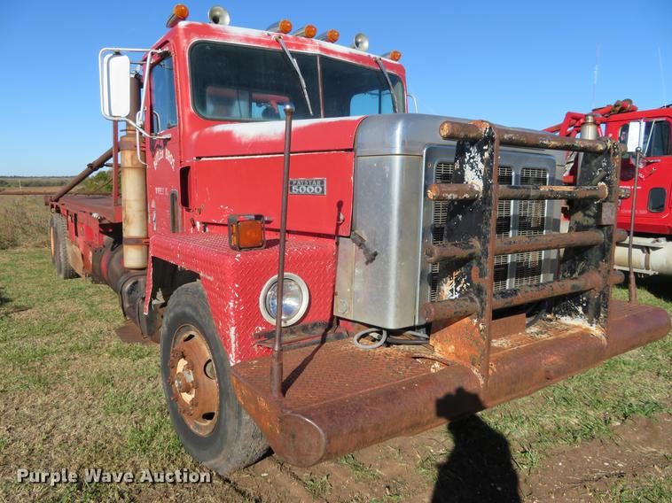 image for item DF9807 1981 International Paystar 5000 oilfield rig up tandem truck