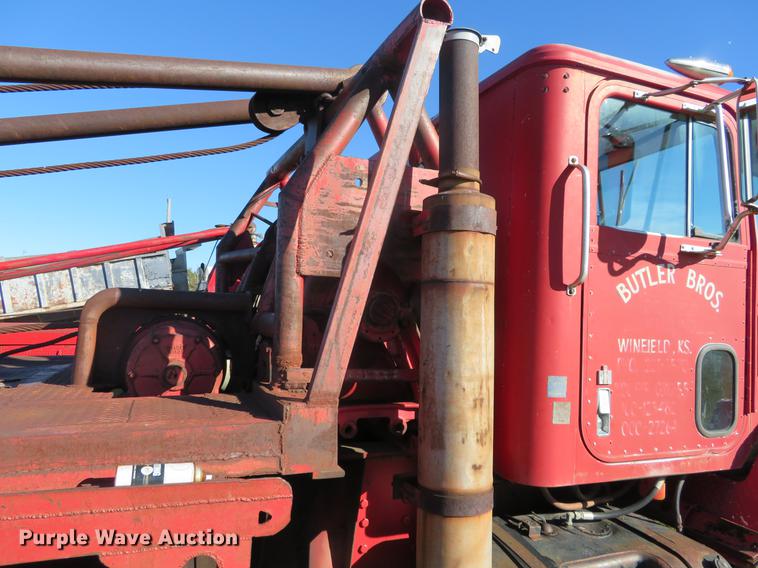 image for item DF9807 1981 International Paystar 5000 oilfield rig up tandem truck