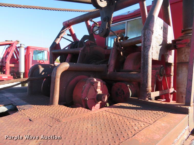 image for item DF9807 1981 International Paystar 5000 oilfield rig up tandem truck