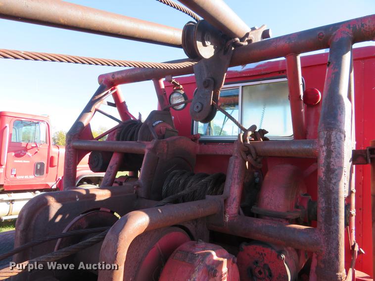 image for item DF9807 1981 International Paystar 5000 oilfield rig up tandem truck