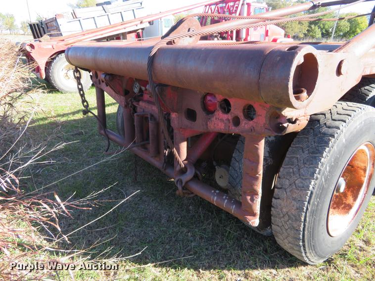 image for item DF9807 1981 International Paystar 5000 oilfield rig up tandem truck