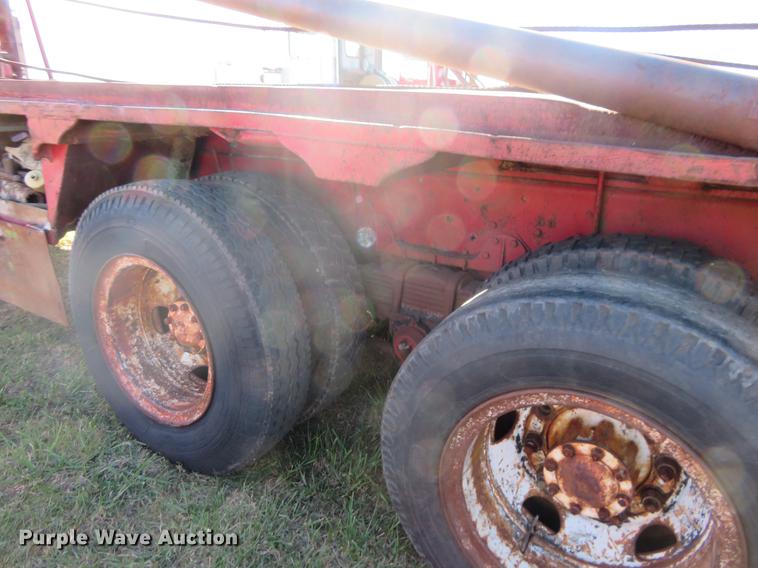 image for item DF9807 1981 International Paystar 5000 oilfield rig up tandem truck