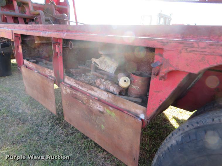 image for item DF9807 1981 International Paystar 5000 oilfield rig up tandem truck