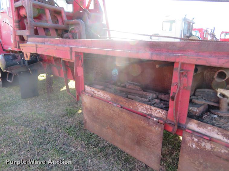 image for item DF9807 1981 International Paystar 5000 oilfield rig up tandem truck