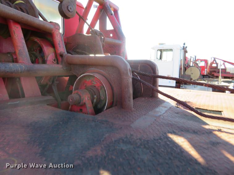 image for item DF9807 1981 International Paystar 5000 oilfield rig up tandem truck