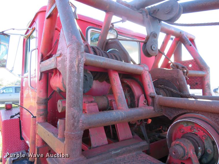 image for item DF9807 1981 International Paystar 5000 oilfield rig up tandem truck