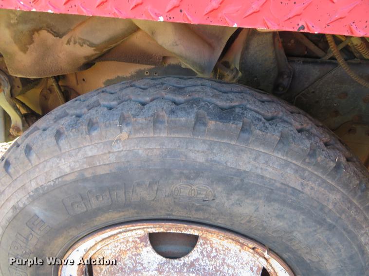 image for item DF9807 1981 International Paystar 5000 oilfield rig up tandem truck