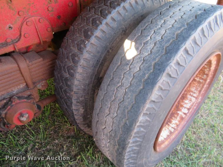 image for item DF9807 1981 International Paystar 5000 oilfield rig up tandem truck