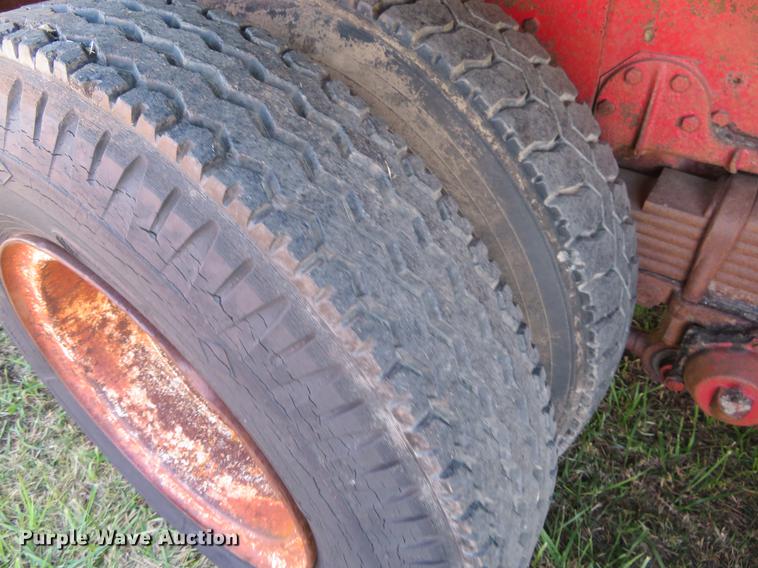 image for item DF9807 1981 International Paystar 5000 oilfield rig up tandem truck