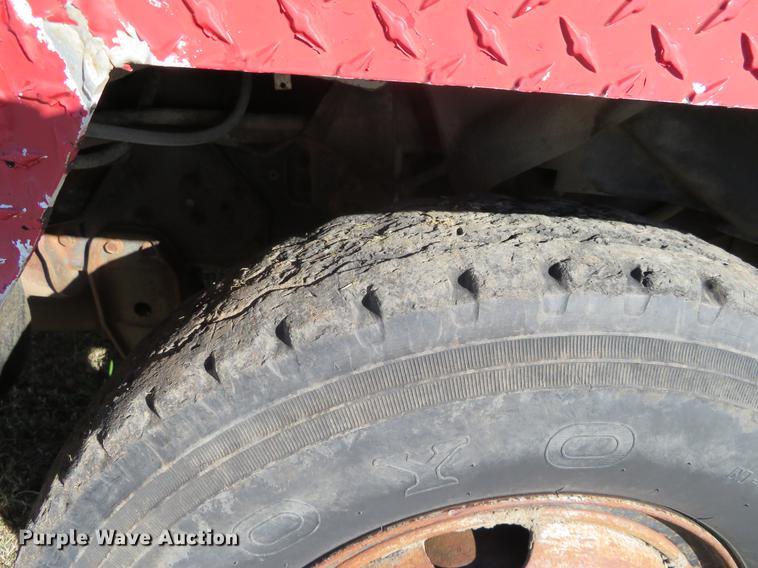 image for item DF9807 1981 International Paystar 5000 oilfield rig up tandem truck