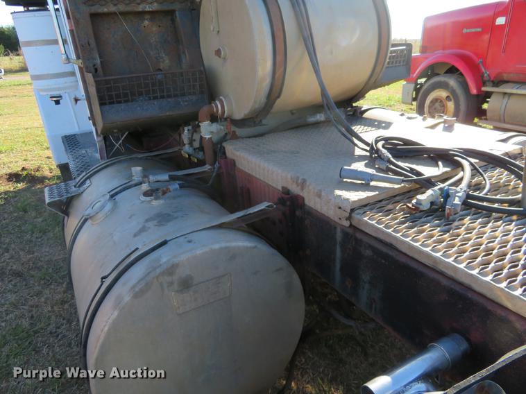 image for item DF9808 1985 Marmon semi truck